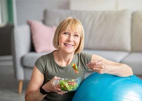 patient eating healthy food