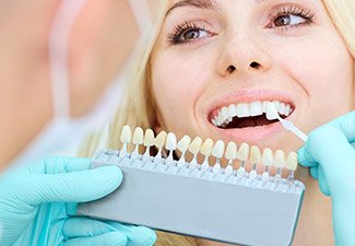 woman getting a veneer test